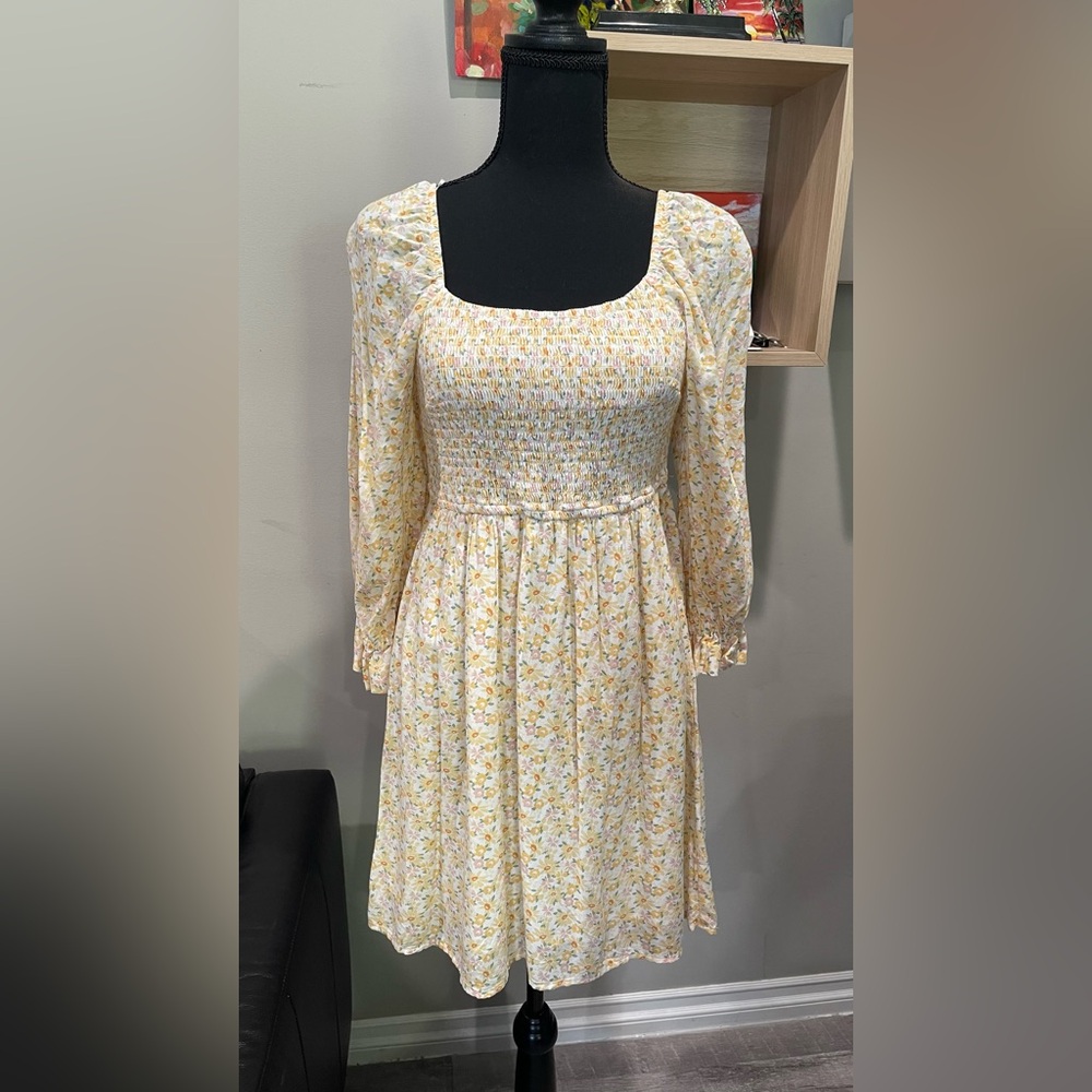 HOLLISTER‎ SMOCK FLORAL DRESS